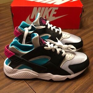 NIKE AIR HURRACHE Size 9 Black/Lethal Pink